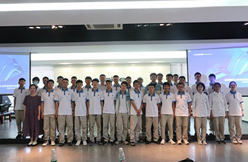 玉环中学学子来访